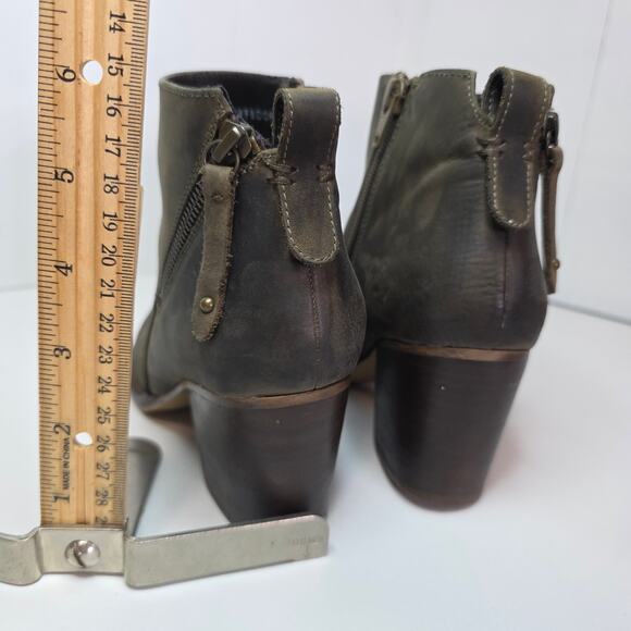 Blondo Waterproof 6.5 Dark Camo Nivada Ankle Boots Distressed look. Leather Fun - Picture 7 of 14